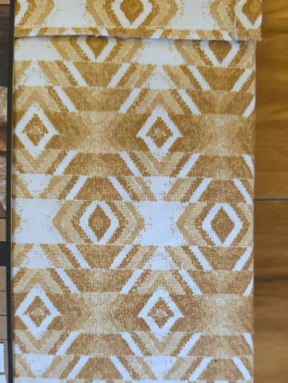 Frye and Co. NEW 4-piece Full Size Sheet Set Yellow White Geometric Aztec
